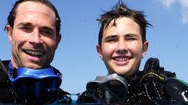 Sebastián Rulli comparte video de sus divertidas vacaciones junto a su hijo en el mar
