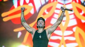 Residente reaviva su pelea con J Balvin poniendo a cantar su tema a una multitud en el Vive Latino
