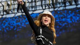 Nicki Nicole rompe en llanto en el escenario de Lollapalooza Chile