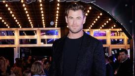 Chris Hemsworth presume una jornada de surf con Kelly Slater: "Día épico"