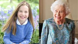 ¿La reina Isabel II está preocupada por el comportamiento "poco femenino" de la princesa Charlotte?