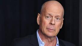 Esposa de Bruce Willis comparte video del recuerdo tras el diagnóstico de demencia del actor