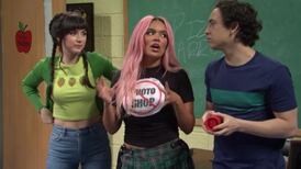 Karol G junto a Ana de Armas hace una declaración contra el uso de Photoshop en Saturday Night Live