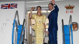 Kate Middleton se despidió de la gira real con sofisticado vestido amarillo inspirado en la década del 80