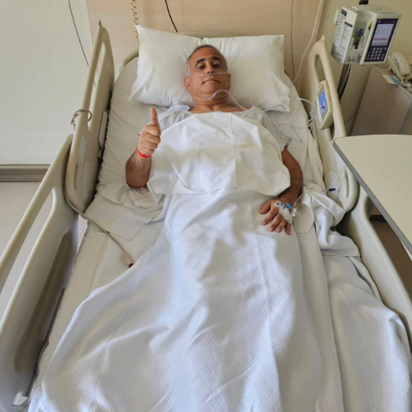 El profesional de la salud publicó en Instagram una serie de fotos entregando más detalles del resultado de su cirugía.