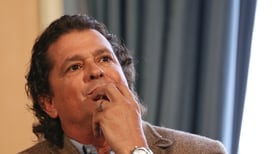 “Denle oxígeno”: Carlos Vives recibe  lluvia de críticas por su presentación en el Festival de Las Condes