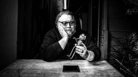 Guillermo del Toro propone poner todo el dinero para hacer las estatuillas de los Arieles