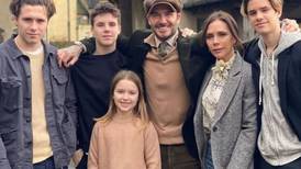 Victoria Beckham consentida por su esposo e hijos, celebra en grande el “Día de las Madres”