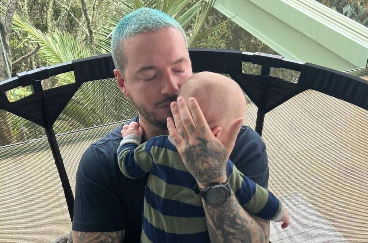 J Balvin comparte tierna foto con su hijo Río y deja ver su rostro por primera vez
