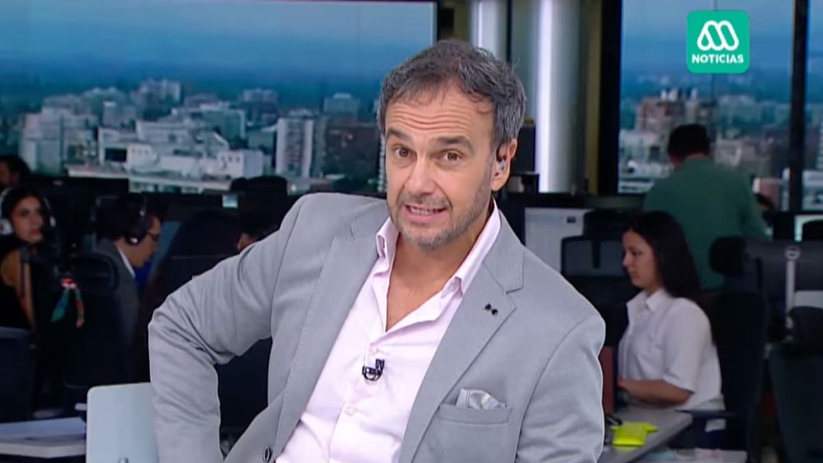 ¡Rodrigo Sepúlveda ni se inmutó! Transeúnte irrumpe en despacho con duros insultos contra Kast y Mega: “Farsantes cul…”