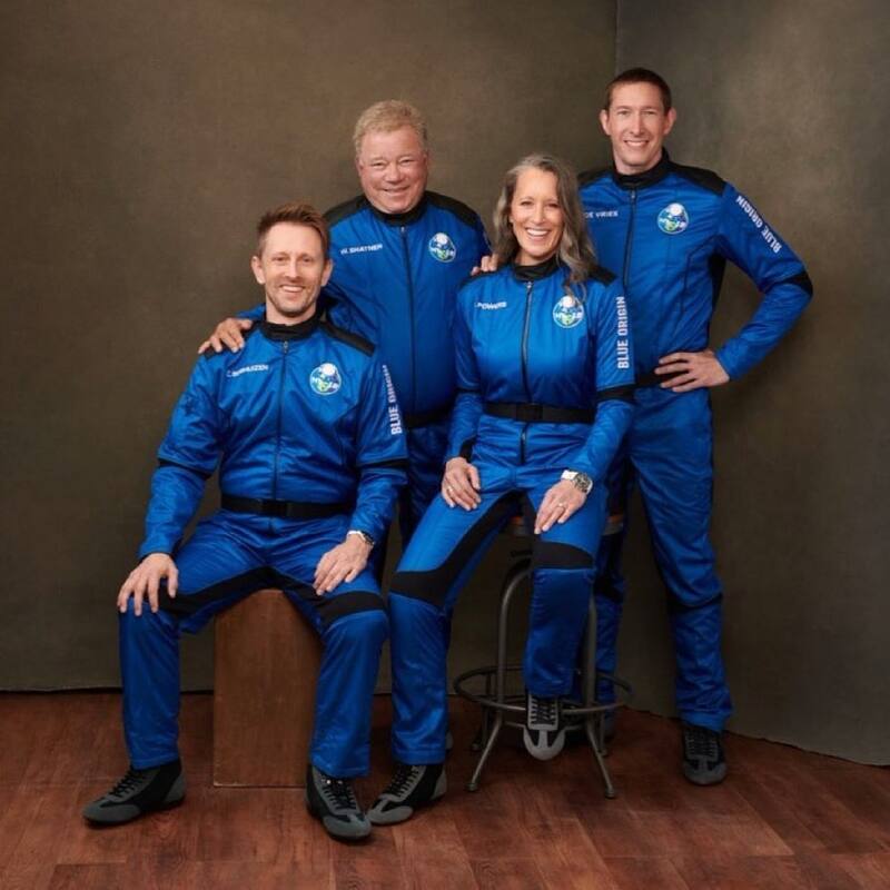 William Shatner Y sus compañeros de viaje: Dr. Chris Boshuizen, Glen de Vries y Audrey Powers - Créditos: Instagram de @blueorigin