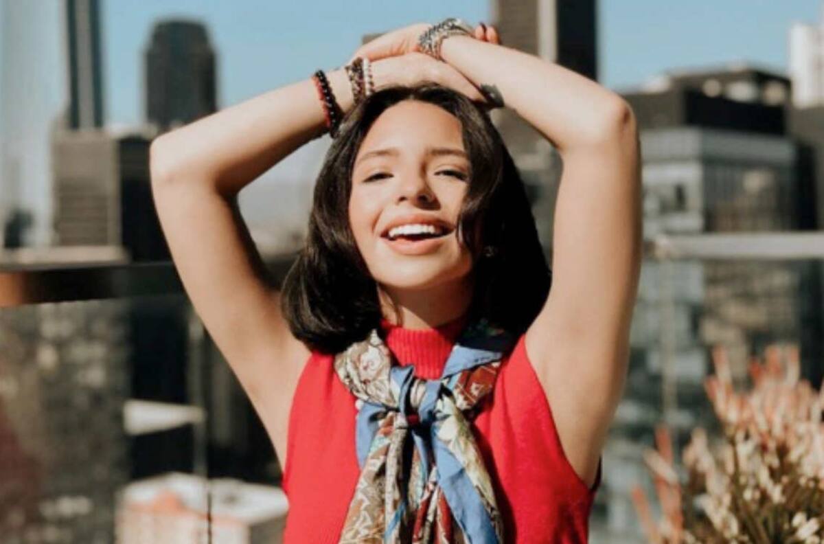 Ángela Aguilar esto desea estudiar, pero su carrera musical no se lo permite