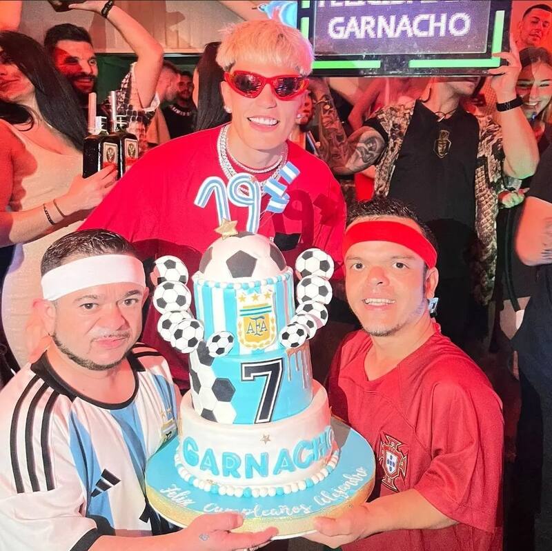 El futbolista del Manchester United "reunió" a sus máximos ídolos en su fiesta de cumpleaños
