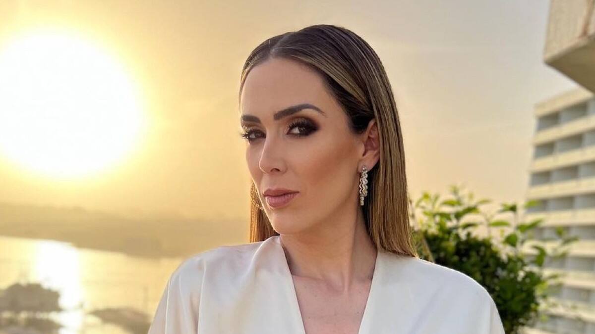 Jacky Bracamontes se despide de sus vacaciones con hermoso traje de baño