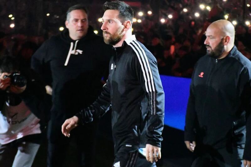 El futbolista argentino Lionel Messi en el estadio Coloso Marcelo Bielsa de Newell's Old Boys, para la despedida de Maxi Rodríguez.