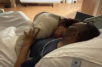 Hija de Pelé comparte conmovedora foto del astro brasileño peleando hasta el final