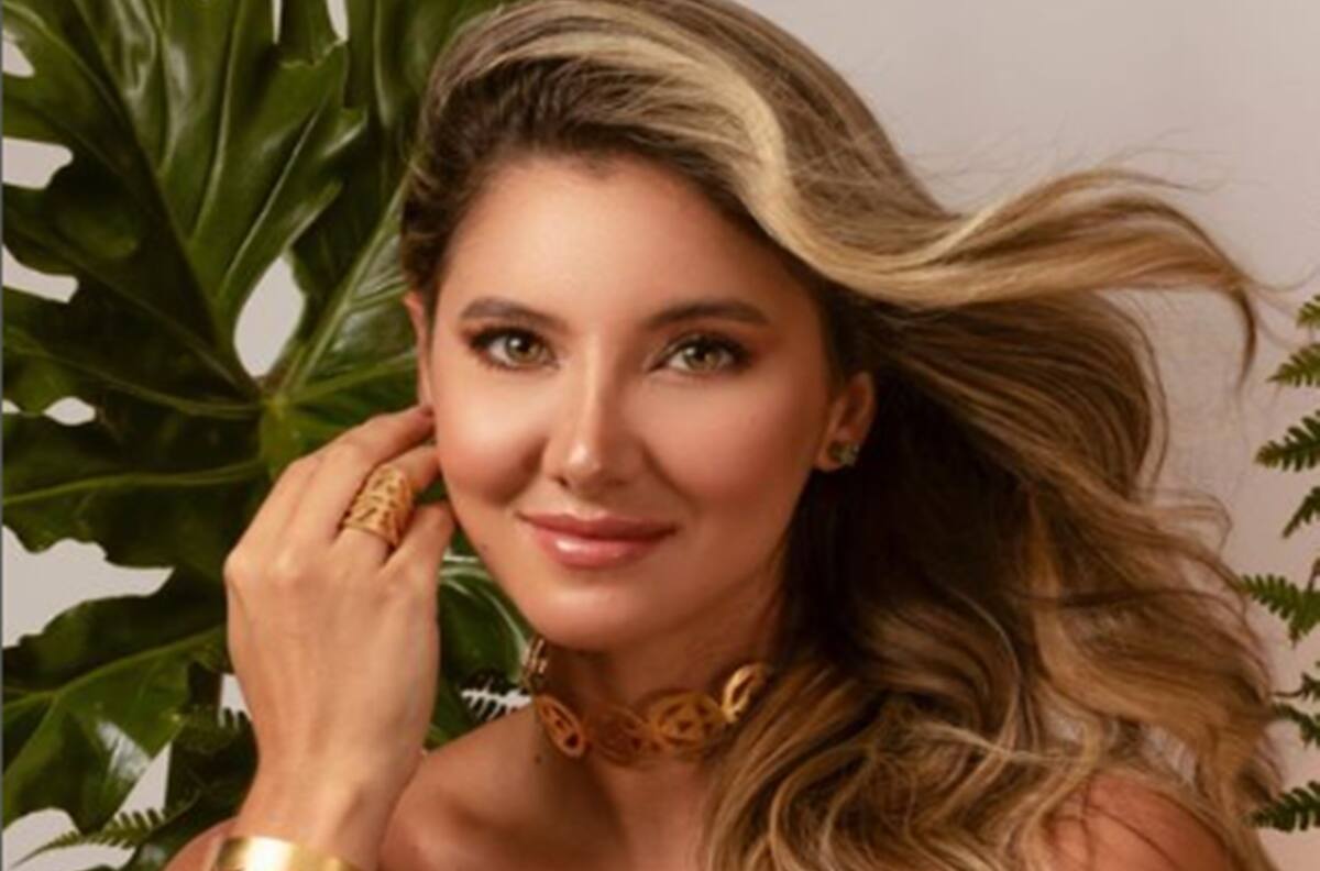 Daniela Álvarez estaría embarazada, vestido la delata y deja ver su “barriguita”