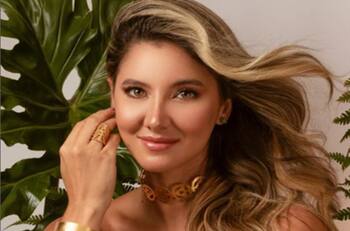 Daniela Álvarez estaría embarazada, vestido la delata y deja ver su “barriguita”