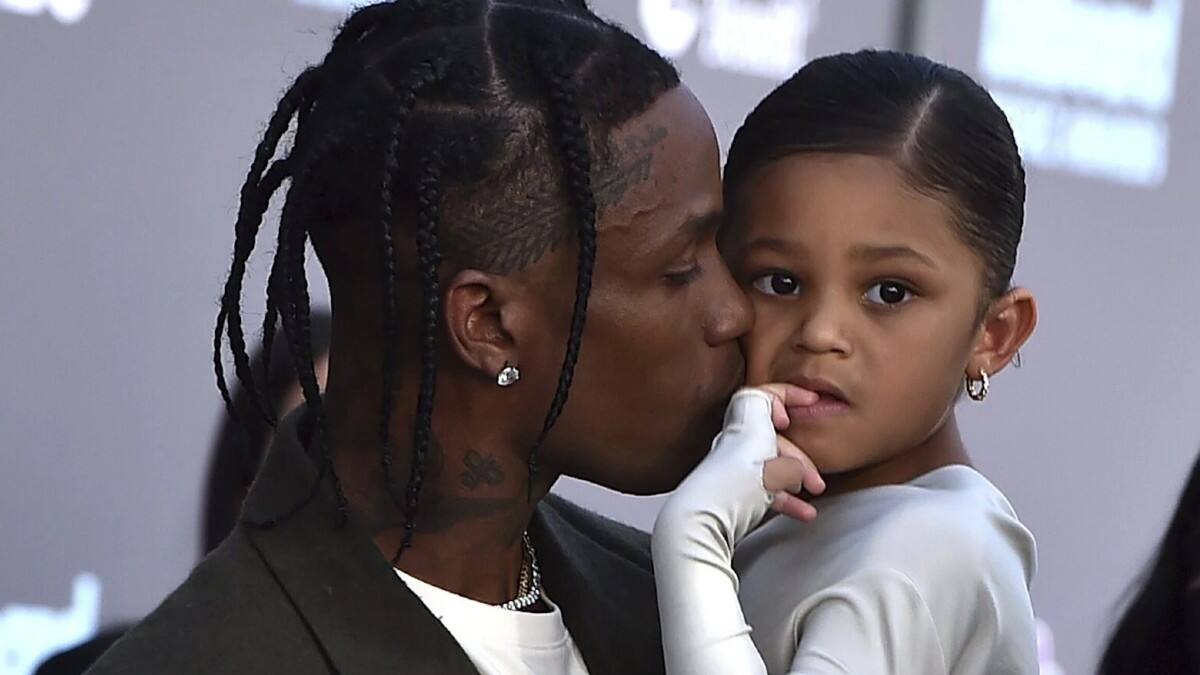 Kylie Jenner comparte el especial momento que vivieron Travis Scott y Stormi en pleno concierto