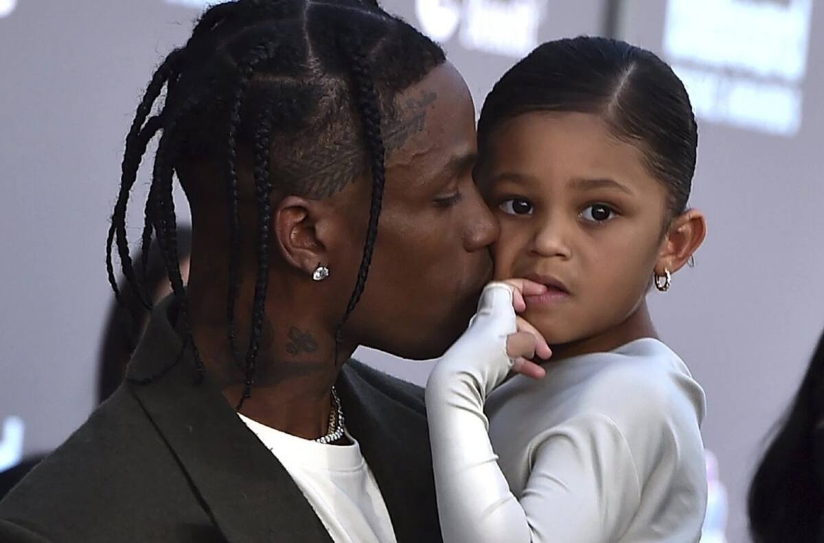 Kylie Jenner comparte el especial momento que vivieron Travis Scott y Stormi en pleno concierto