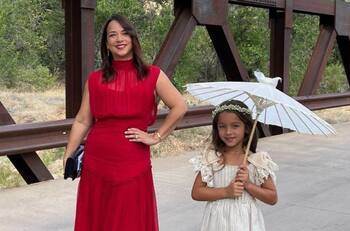 Alaïa, la hija de Adamari López se roba todas las miradas en la premier de "Cenicienta" con look princesa