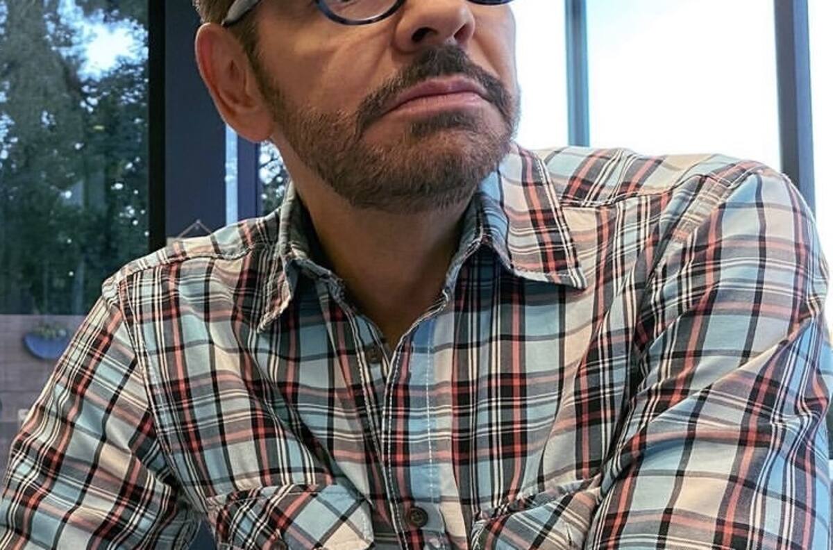 Eugenio Derbez se orina durante transmisión en vivo mientras estaba hipnotizado