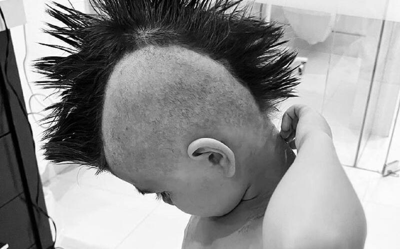 Reign El hijo de Kourtney Kardashian optó por un look punk rock. - Créditos: Instagram