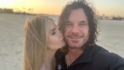 Mario Cimarro celebró cuatro años con Bronislava Gregušová: "1+1=3"