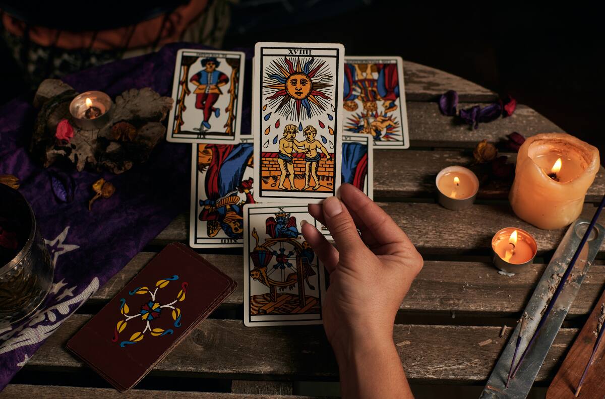 Aprende a reconocer y mejorar tus patrones emocionales con esta sencilla tirada de Tarot