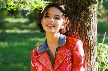 Ángela Aguilar cumple 19 años y su padre, Pepe Aguilar, la sorprende con emotiva serenata