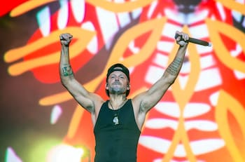 Residente reaviva su pelea con J Balvin poniendo a cantar su tema a una multitud en el Vive Latino