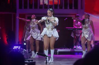 “No sacamos nada con censurar”: Denise Rosenthal critica la petición del alcalde Carter de cancelar a Damas Gratis en el Festival del Huaso de Olmué