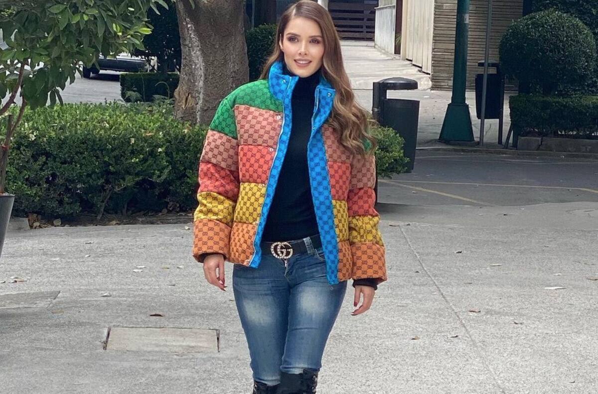 Marlene Favela ofrece un tour navideño por su acogedor hogar