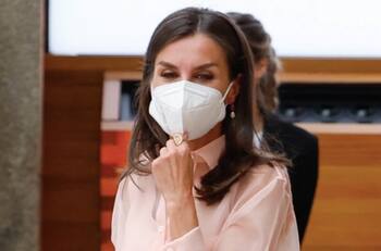 Letizia Reina de España sorprende con un vestido transparente en evento público