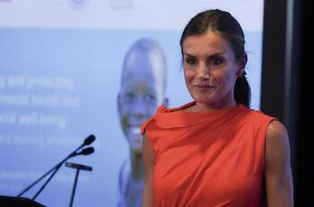 Reina Letizia deslumbra en Nueva York con vestido midi de Zara