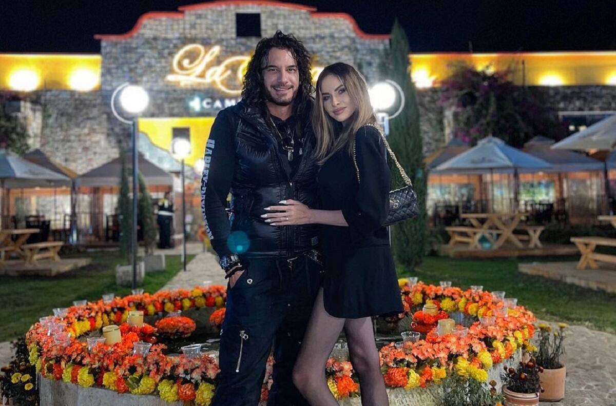 Mario Cimarro dedica tierno saludo de San Valentín a su pareja 21 años menor