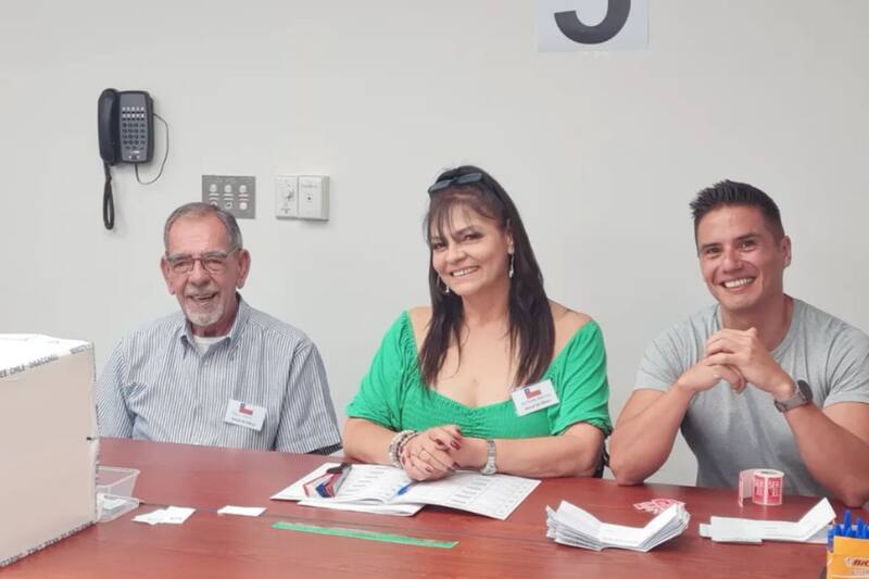 A través de sus redes sociales, la personalidad de televisión chilena subió una foto mostrando la mesa donde le tocó trabajar.