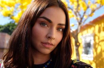 Claudia Martín se da una nueva oportunidad en el amor con misterioso galán