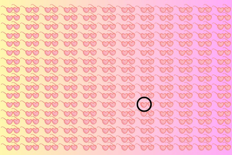 Muchos lentes con forma de corazón, y solo uno es diferente, y está señalado con un círculo negro.