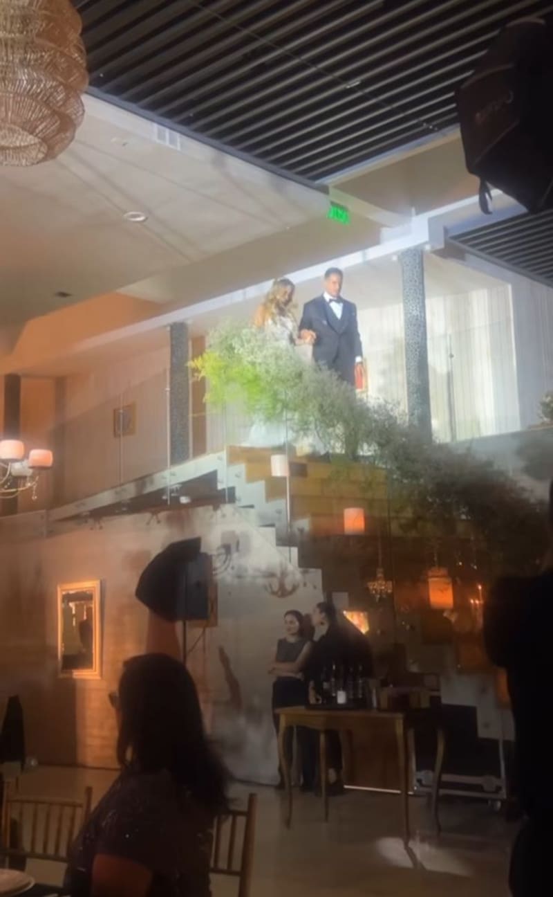 Marité Matus y Camilo Huerta hicieron una entradas triunfal a su fiesta de matrimonio.