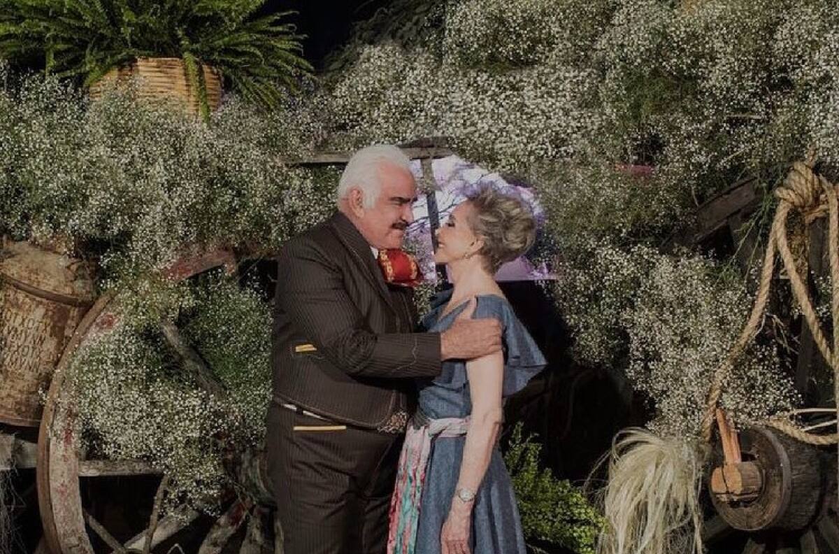 Esposa de Vicente Fernández fue hospitalizada de emergencia