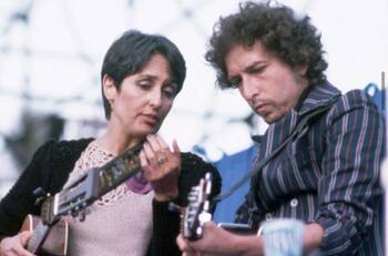 Bob Dylan: Mujer retira demanda de abuso sexual en su contra