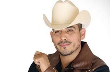 Espinoza Paz  toma partido en el pleito entre Christian Nodal y J Balvin