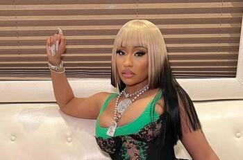 Nicki Minaj presume su acento británico para imitar a Adele