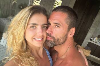 Michelle Renaud y Matías Novoa comparte la odisea de montar su primer árbol de navidad como pareja