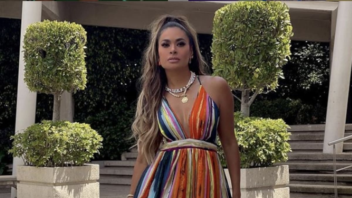 Galilea Montijo enciende redes sociales con su espectacular vestido rojo