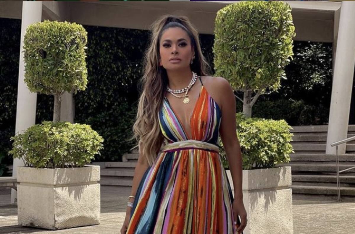 Galilea Montijo enciende redes sociales con su espectacular vestido rojo