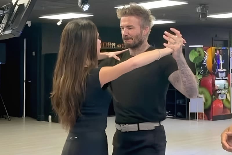 Victoria y David Beckham La pareja causó sensación en redes sociales con sus clases de salsa. - Créditos: Instagram