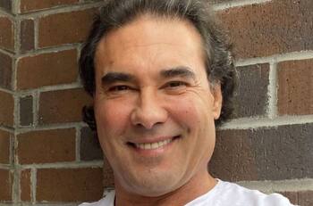 Eduardo Yáñez admite que darle vida a un travesti significó un gran reto como actor