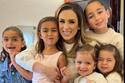 Jacky Bracamontes y sus cinco hijas presumen la decoración que hicieron en casa para Halloween